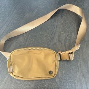Lululemon Everywhere Belt Bag - Brown